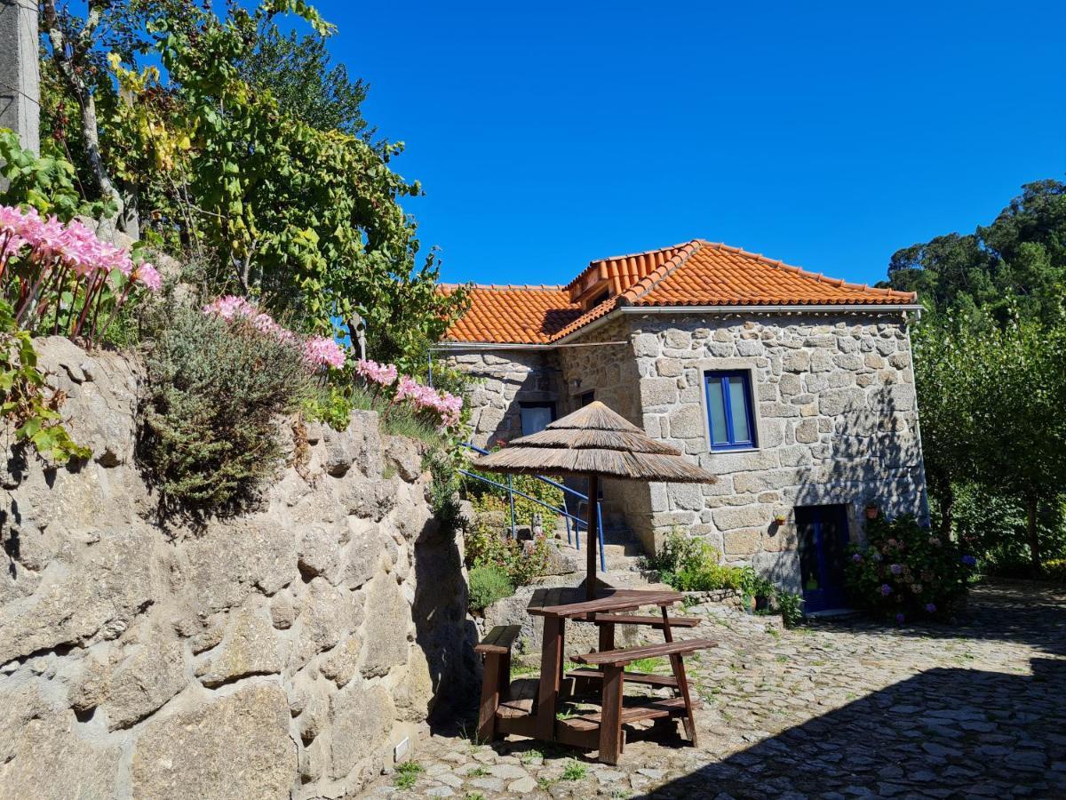 Out Of Town Hostel Castelo de Paiva Exterior photo